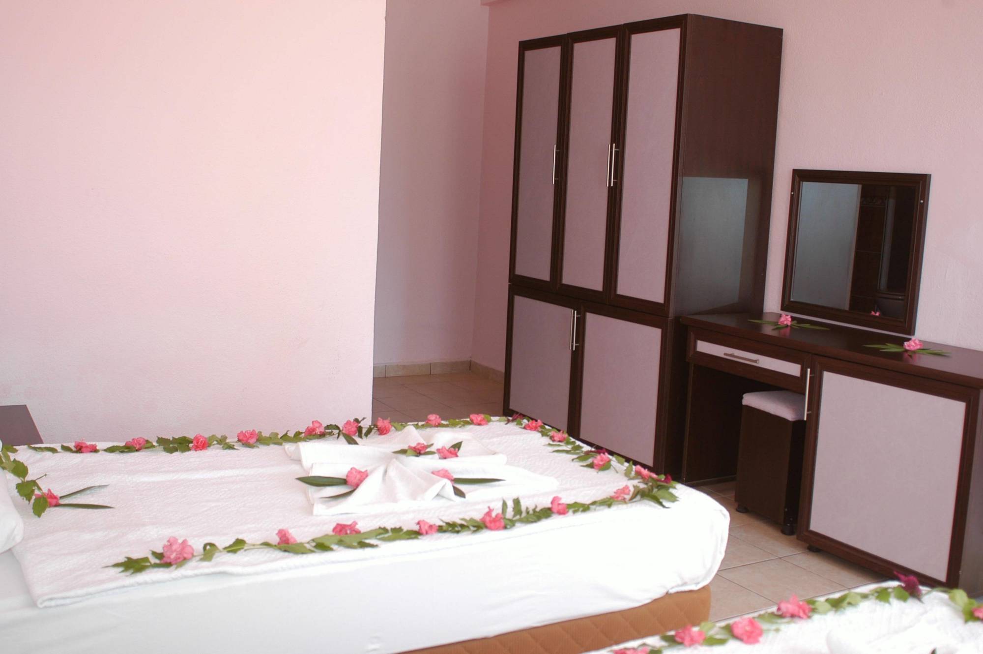 אולודניץ Tolay Hotel מראה חיצוני תמונה